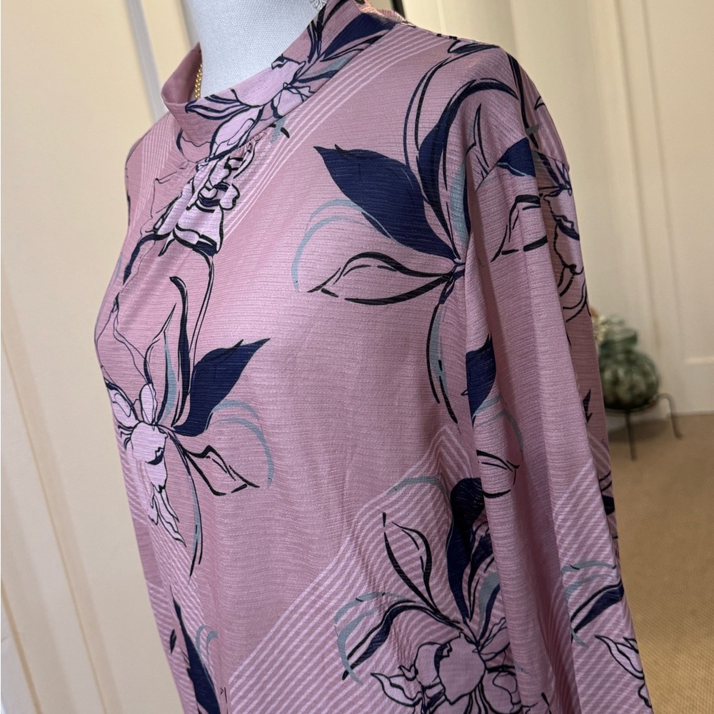 Pink long sleeve oversized blouse with mock neck and peter pan collar - Picture 3 of 4